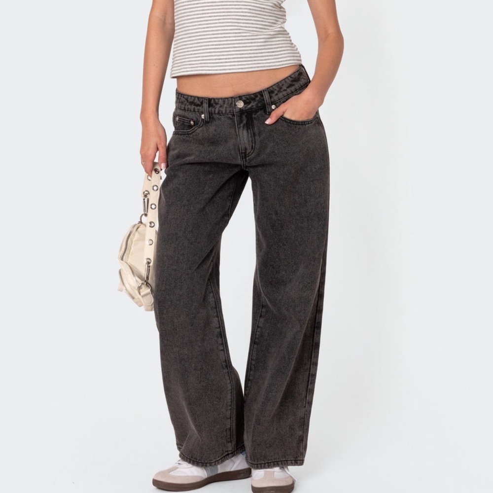 Edikted Petite Raelynn Washed Low Rise Jeans